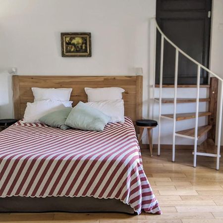 Le Clos Du Perret Chaussan Esterno foto